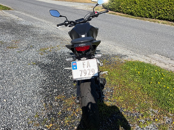 Honda CB 125 R 3 of 7