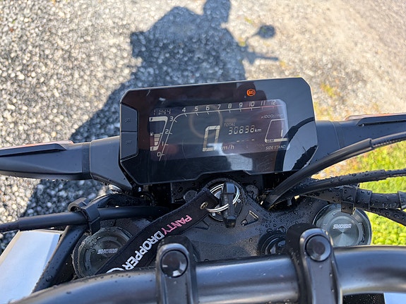 Honda CB 125 R 5 of 7