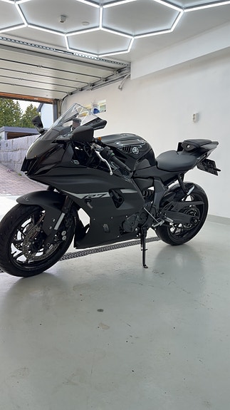 Yamaha R7 8 of 14