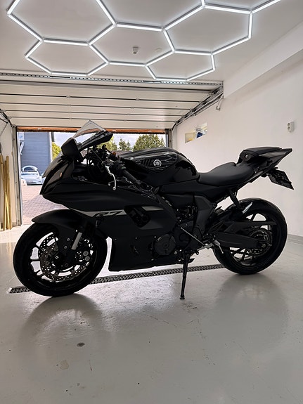 Yamaha R7 9 of 14
