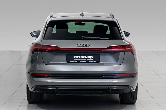 Audi e-tron 10 of 30