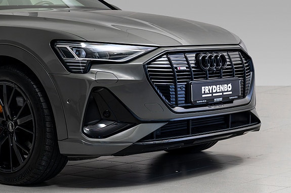 Audi e-tron 2 of 30
