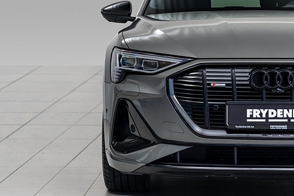 Audi e-tron 4 of 30