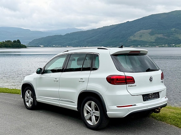 Volkswagen Tiguan 2 of 12