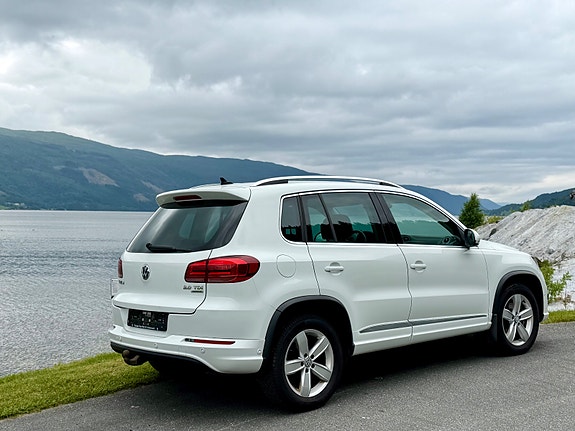 Volkswagen Tiguan 3 of 12