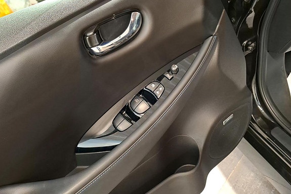 Nissan Leaf 16 of 24