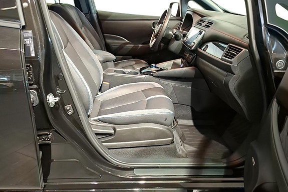 Nissan Leaf 22 of 24