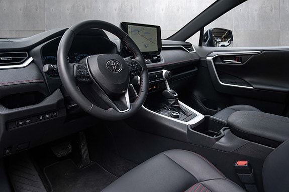 Toyota RAV4 Plug-in Hybrid 10 of 20