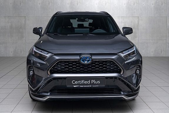Toyota RAV4 Plug-in Hybrid 8 of 20