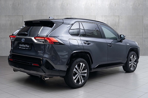 Toyota RAV4 Plug-in Hybrid 5 of 20