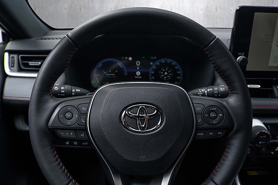 Toyota RAV4 Plug-in Hybrid 12 of 20