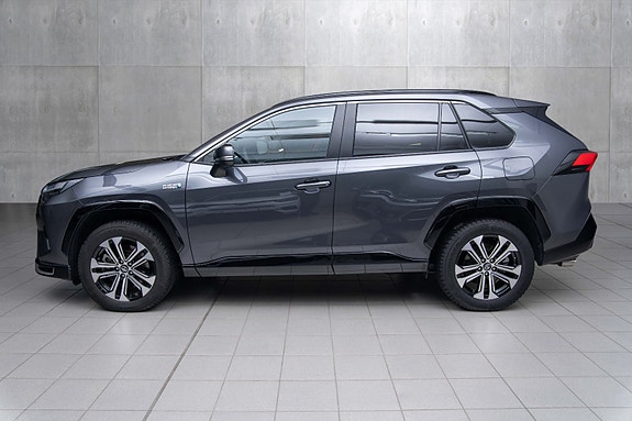 Toyota RAV4 Plug-in Hybrid 2 of 20
