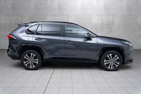 Toyota RAV4 Plug-in Hybrid 6 of 20