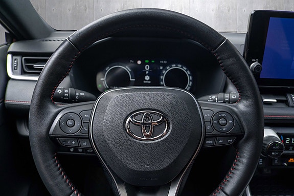 Toyota RAV4 Plug-in Hybrid 12 of 20