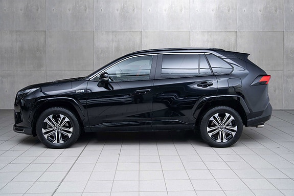 Toyota RAV4 Plug-in Hybrid 2 of 20