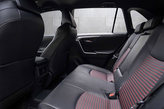 Toyota RAV4 Plug-in Hybrid 15 of 20