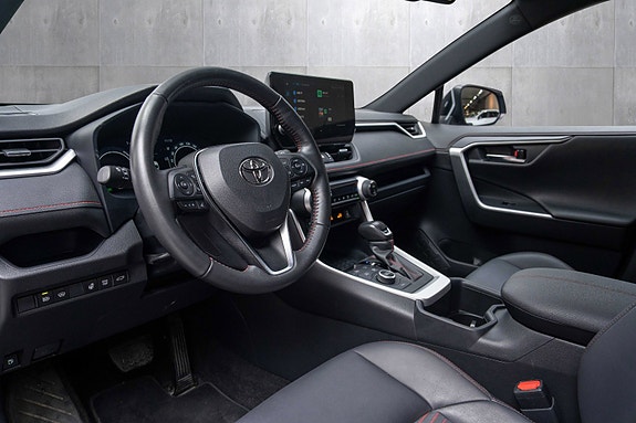 Toyota RAV4 Plug-in Hybrid 10 of 20