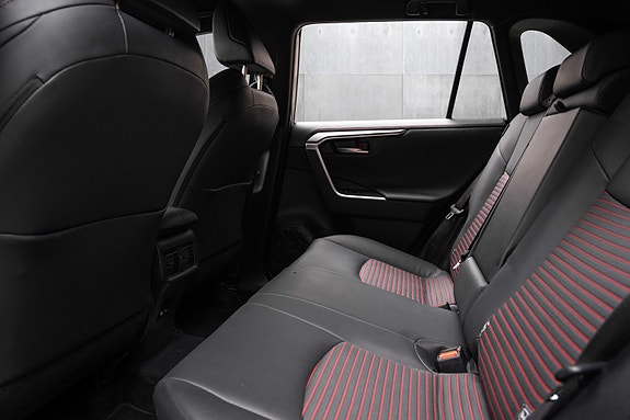 Toyota RAV4 Plug-in Hybrid 15 of 20