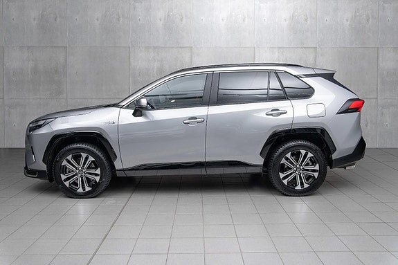 Toyota RAV4 Plug-in Hybrid 2 of 20