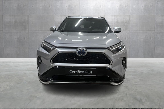 Toyota RAV4 Plug-in Hybrid 8 of 19