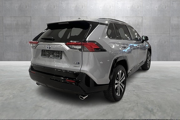 Toyota RAV4 Plug-in Hybrid 5 of 19