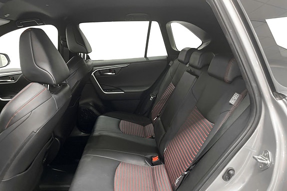 Toyota RAV4 Plug-in Hybrid 15 of 19