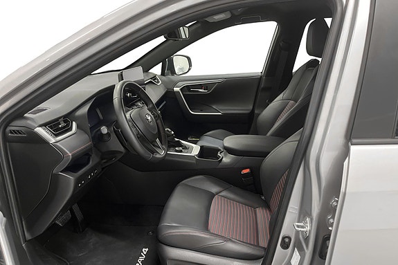 Toyota RAV4 Plug-in Hybrid 10 of 19