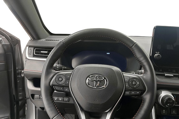 Toyota RAV4 Plug-in Hybrid 12 of 19