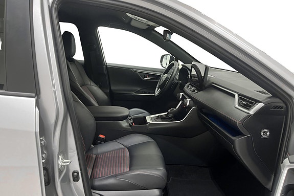 Toyota RAV4 Plug-in Hybrid 14 of 19