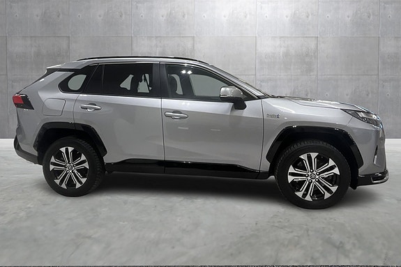 Toyota RAV4 Plug-in Hybrid 6 of 19