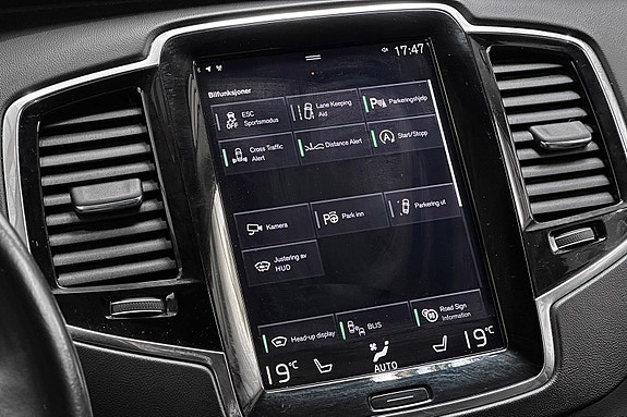 Volvo XC90 27 of 30