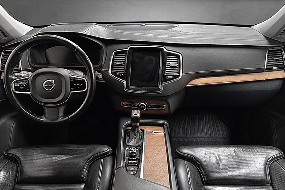 Volvo XC90 18 of 30