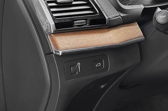 Volvo XC90 15 of 30