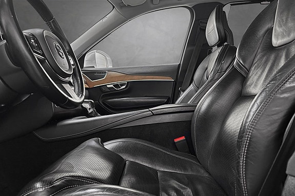 Volvo XC90 13 of 30