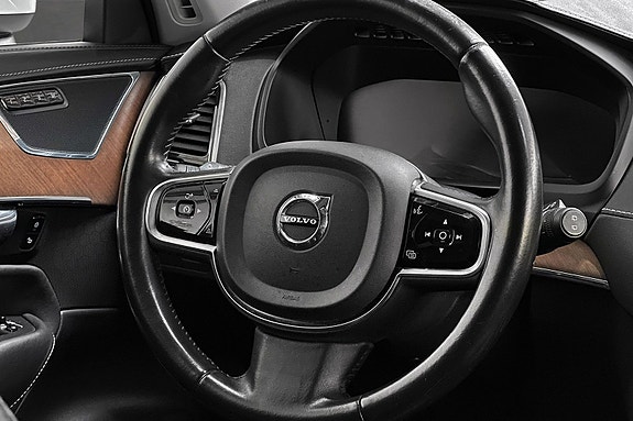 Volvo XC90 20 of 30