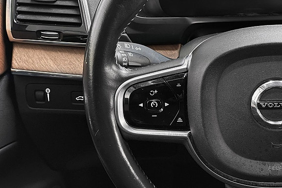 Volvo XC90 21 of 30