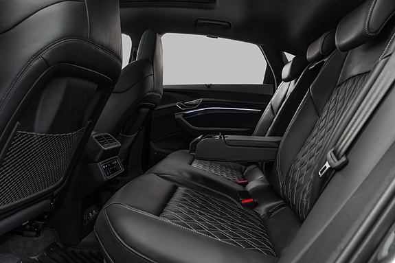 Audi SQ8 e-tron 30 of 30