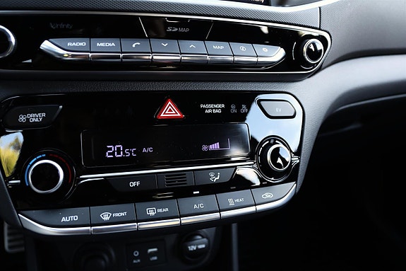 Hyundai IONIQ 17 of 18