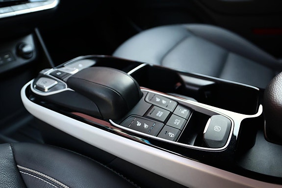 Hyundai IONIQ 13 of 18