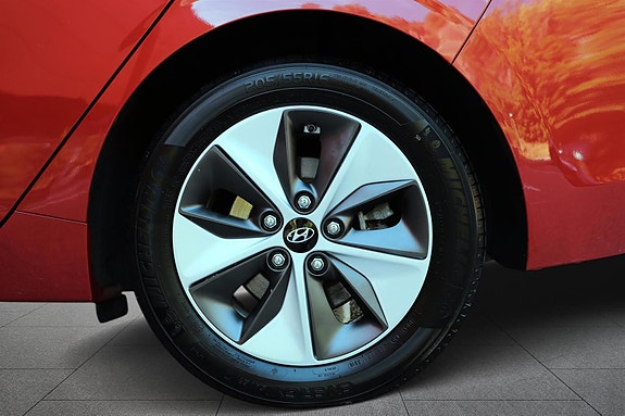 Hyundai IONIQ 8 of 18