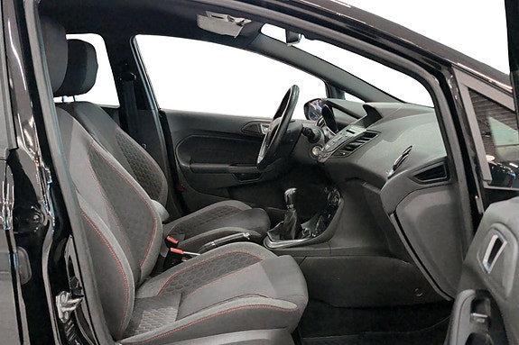 Ford Fiesta 16 of 21