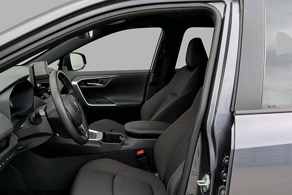 Toyota RAV4 Plug-in Hybrid 4 of 5