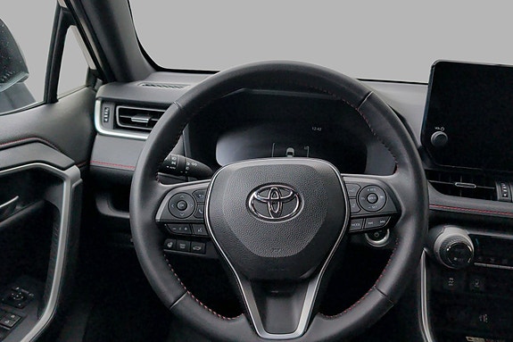 Toyota RAV4 Plug-in Hybrid 5 of 5