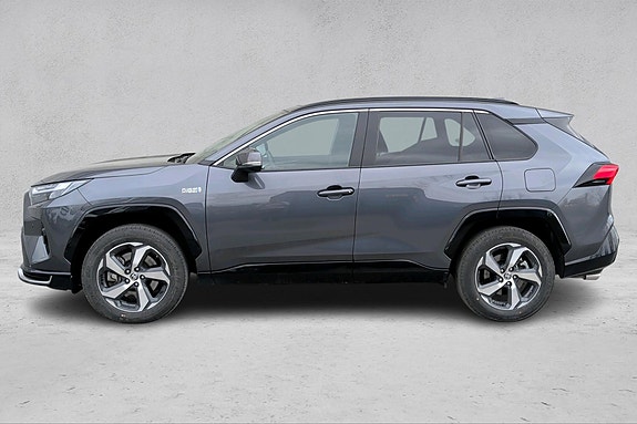 Toyota RAV4 Plug-in Hybrid 2 of 5