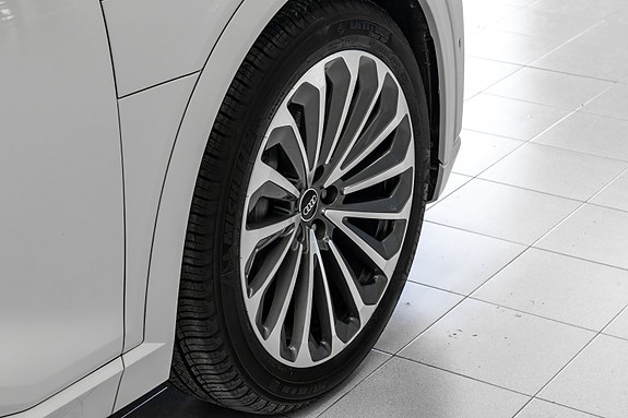 Audi e-tron 6 of 30