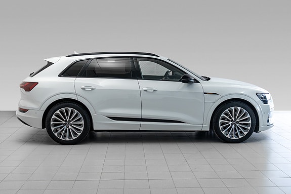Audi e-tron 5 of 30