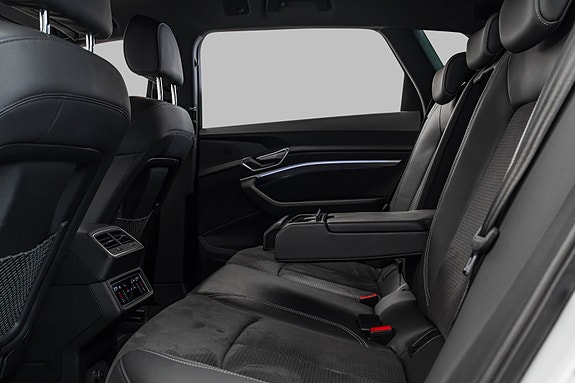 Audi e-tron 28 of 30