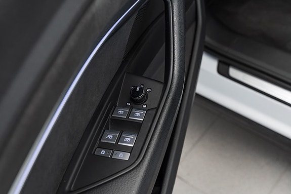 Audi e-tron 24 of 30
