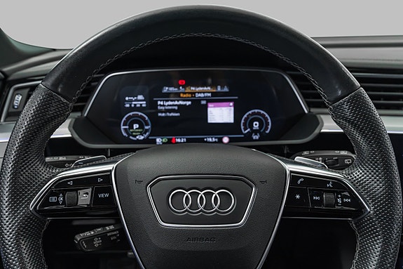 Audi e-tron 21 of 30