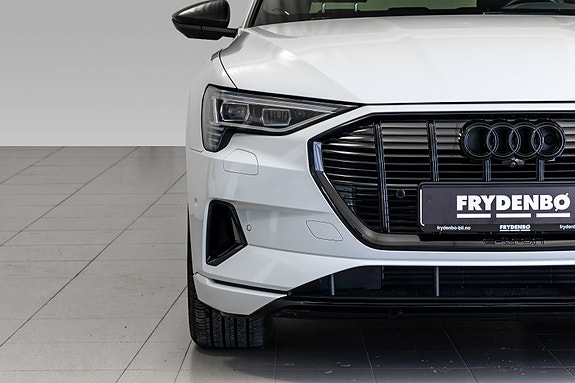 Audi e-tron 4 of 30